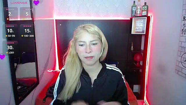 Snapshot of nancy_blonde chatting on 06-27-26, 01:06 nancy blonde online show from 06-27-26, 01:06