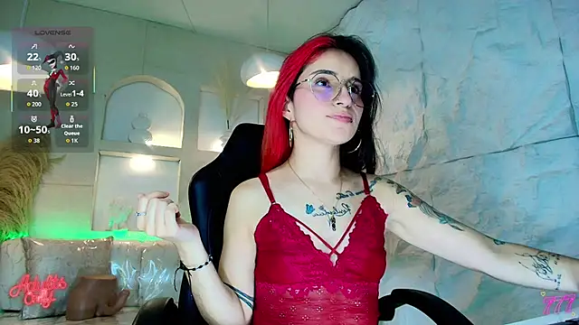 Snapshot of Moon_Red_r chatting on 04-20-26, 07:48 Moon Red r online show from 04-20-26, 07:48