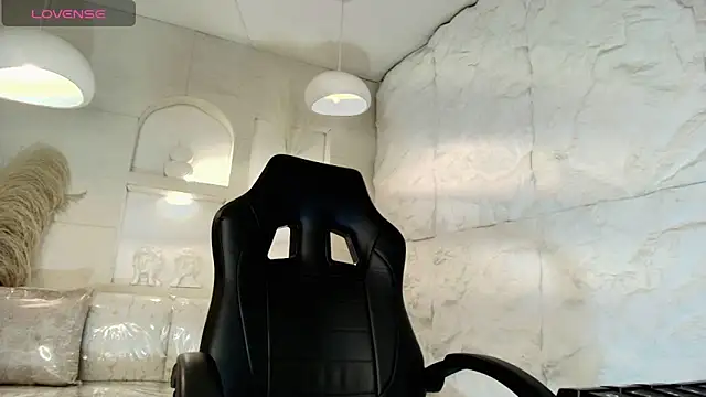 Snapshot of Moon_Red_r chatting on 04-25-26, 07:33 Moon Red r online show from 04-25-26, 07:33
