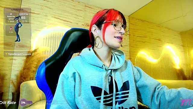 Snapshot of Moon_Red_r chatting on 05-09-26, 01:16 Moon Red r online show from 05-09-26, 01:16