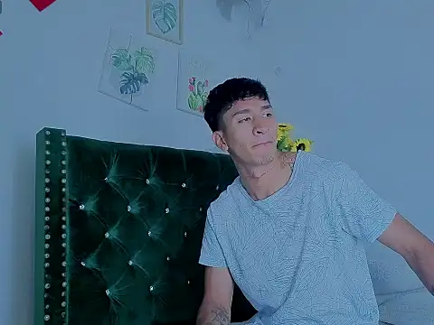 Snapshot of Zayn_Moretti chatting on 06-19-26, 02:10 Zayn Moretti online show from 06-19-26, 02:10