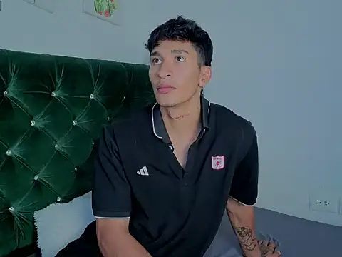 Snapshot of Zayn_Moretti chatting on 06-24-26, 07:35 Zayn Moretti online show from 06-24-26, 07:35