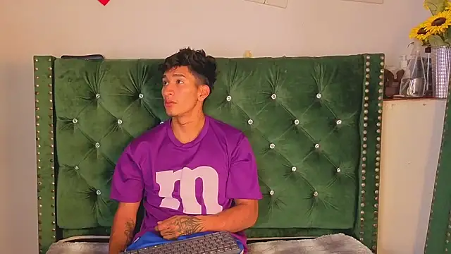 Snapshot of Zayn_Moretti chatting on 06-27-26, 04:06 Zayn Moretti online show from 06-27-26, 04:06