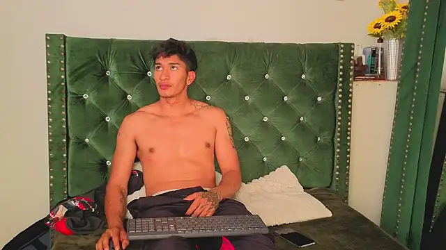 Snapshot of Zayn_Moretti chatting on 06-29-26, 04:51 Zayn Moretti online show from 06-29-26, 04:51