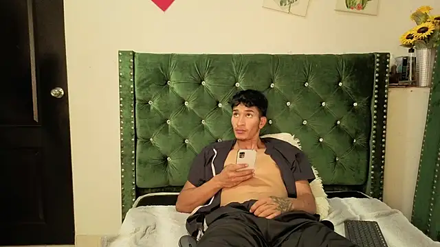 Snapshot of Zayn_Moretti chatting on 07-01-26, 01:56 Zayn Moretti online show from 07-01-26, 01:56