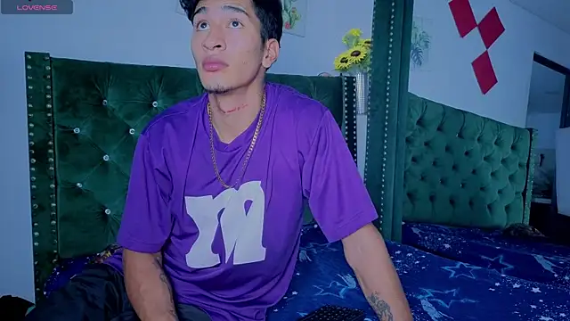 Snapshot of Zayn_Moretti chatting on 07-15-26, 03:12 Zayn Moretti online show from 07-15-26, 03:12