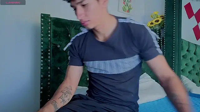 Snapshot of Zayn_Moretti chatting on 07-16-26, 01:50 Zayn Moretti online show from 07-16-26, 01:50