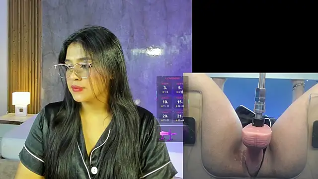 Snapshot of LuciaReid chatting on 05-08-26, 12:43 LuciaReid online show from 05-08-26, 12:43