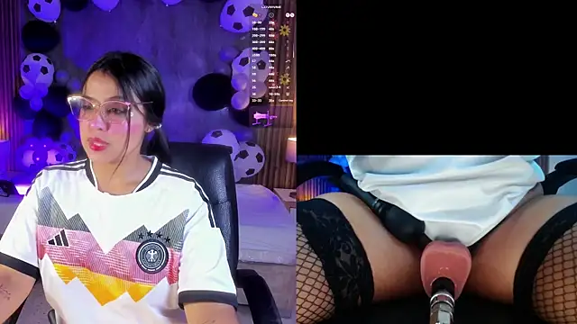 Snapshot of LuciaReid chatting on 06-23-26, 01:53 LuciaReid online show from 06-23-26, 01:53