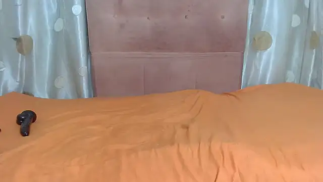 Snapshot of XxThunderThighs86 chatting on 05-25-26, 04:57 XxThunderThighs86 online show from 05-25-26, 04:57
