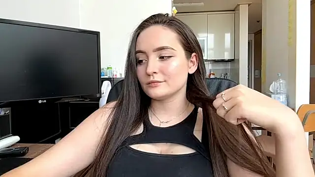 Emilly Cart online show from 05-19-26, 03:13