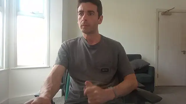 Snapshot of frenchbdmaninlondon chatting on 06-30-26, 01:23 frenchbdmaninlondon online show from 06-30-26, 01:23