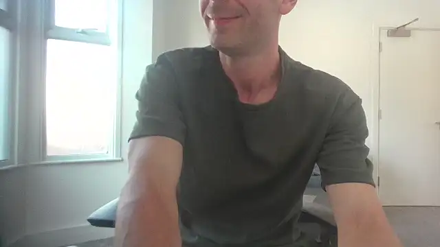 Snapshot of frenchbdmaninlondon chatting on 07-06-26, 12:57 frenchbdmaninlondon online show from 07-06-26, 12:57