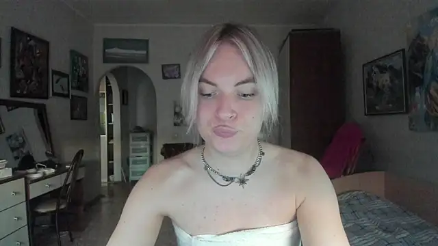 Snapshot of milliKira006 chatting on 08-03-26, 04:22 milliKira006 online show from 08-03-26, 04:22