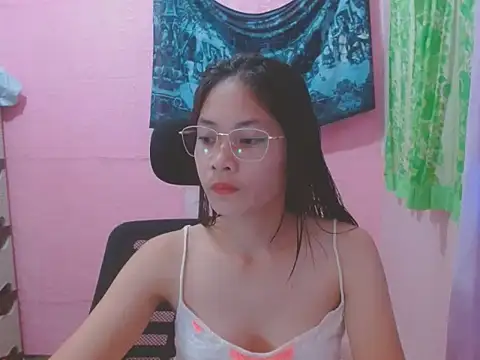 Snapshot of Sweetsexylady19 chatting on 05-11-26, 12:44 Sweetsexylady19 online show from 05-11-26, 12:44