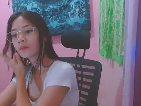 Snapshot of Sweetsexylady19 chatting on 06-06-26, 05:01 Sweetsexylady19 online show from 06-06-26, 05:01
