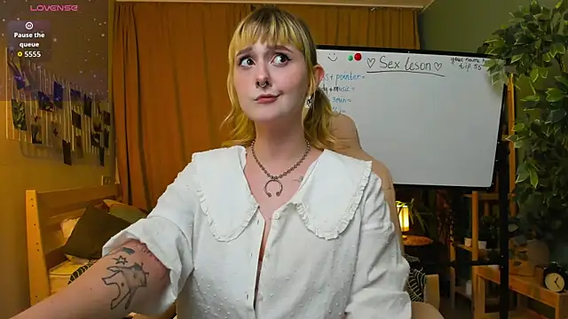 Snapshot of Emma_Thomps chatting on 05-07-26, 02:22 Emma Thomps online show from 05-07-26, 02:22