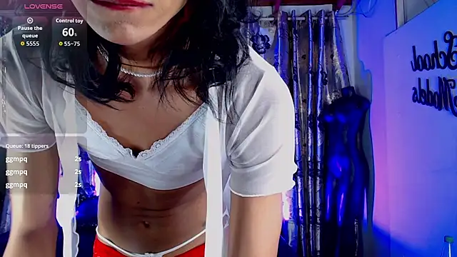 Hecate doll online show from 06-11-26, 12:32