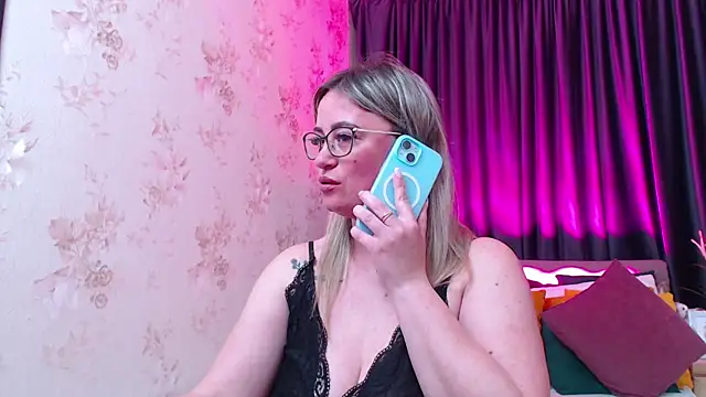 KriisKiss online show from 04-25-26, 03:09