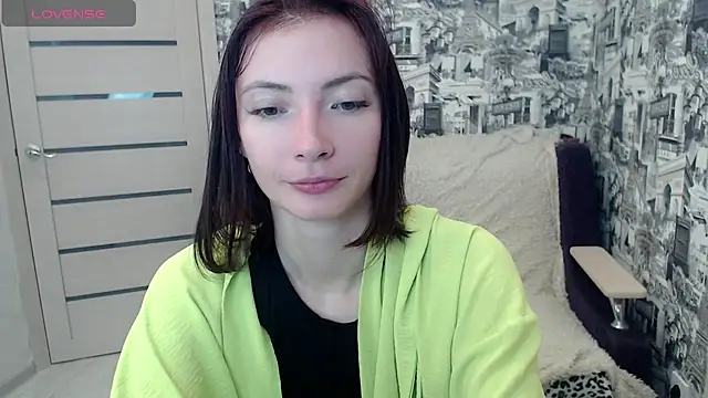 Sweet Berry   online show from 05-14-26, 03:24