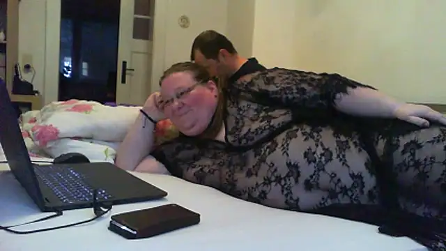 Snapshot of NicciundHerr chatting on 04-20-26, 06:09 NicciundHerr online show from 04-20-26, 06:09