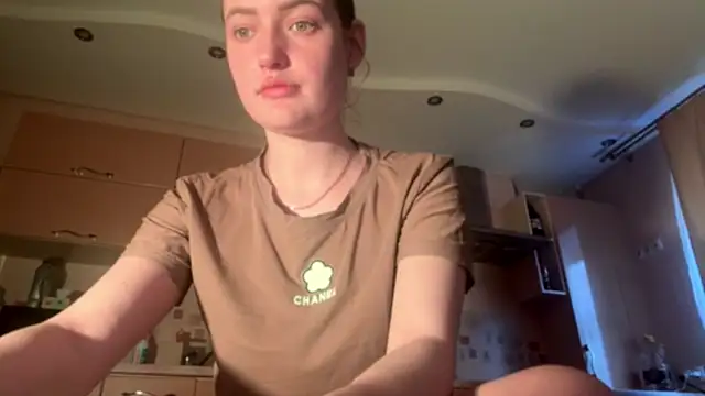 Snapshot of Lisanta chatting on 05-15-26, 04:14 Lisanta online show from 05-15-26, 04:14