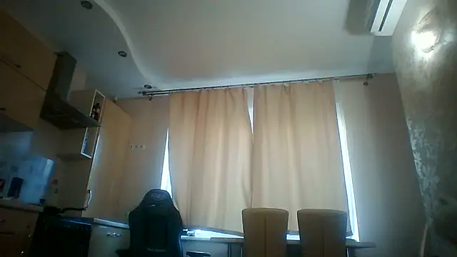 Snapshot of Lisanta chatting on 06-25-26, 03:38 Lisanta online show from 06-25-26, 03:38
