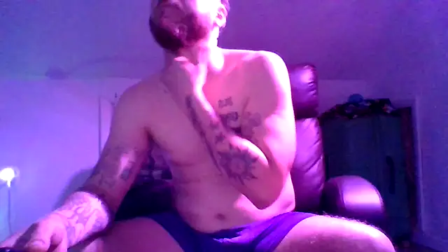 Snapshot of MrPurple999 chatting on 06-02-26, 12:56 MrPurple999 online show from 06-02-26, 12:56