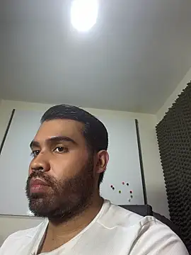 Snapshot of LucaLaurent chatting on 04-28-26, 03:55 LucaLaurent online show from 04-28-26, 03:55