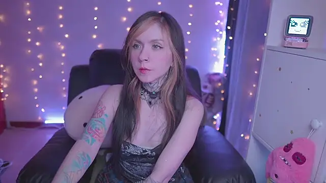 Snapshot of -VKatt chatting on 05-15-26, 03:02 -VKatt online show from 05-15-26, 03:02