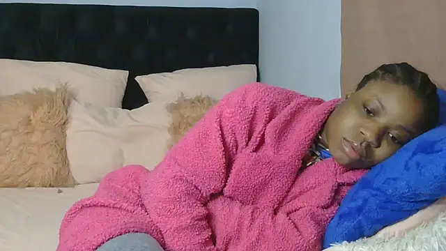 Snapshot of julianaa19 chatting on 06-22-26, 05:37 julianaa19 online show from 06-22-26, 05:37