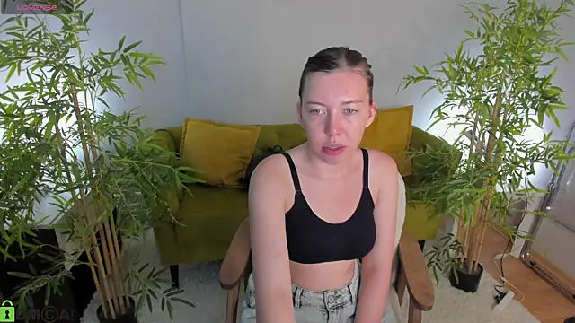 Snapshot of Sandra_Ross chatting on 07-04-26, 12:39 Sandra Ross online show from 07-04-26, 12:39