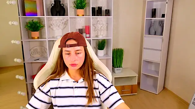 NadinnL online show from 05-24-26, 06:40