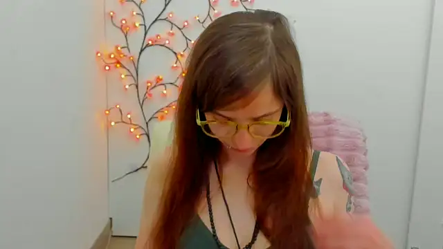 Snapshot of Luna_Tantra chatting on 06-27-26, 01:17 Luna Tantra online show from 06-27-26, 01:17