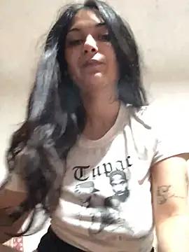 Snapshot of amira1348 chatting on 06-06-26, 08:30 amira1348 online show from 06-06-26, 08:30