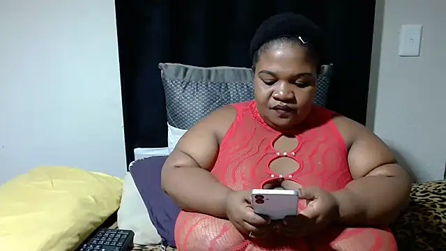 Snapshot of BBWMIDGET40 chatting on 05-30-26, 04:37 BBWMIDGET40 online show from 05-30-26, 04:37