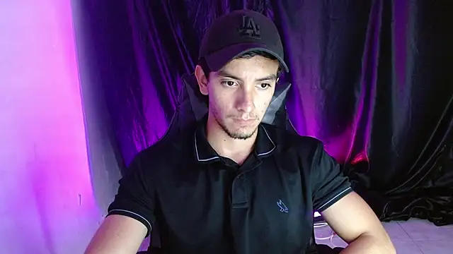 Snapshot of dante_18cm_ chatting on 05-08-26, 12:38 dante 18cm online show from 05-08-26, 12:38