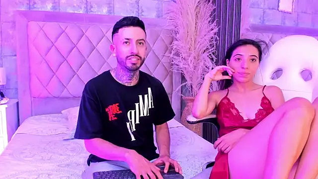Snapshot of StevenAndLaura chatting on 05-09-26, 05:01 StevenAndLaura online show from 05-09-26, 05:01