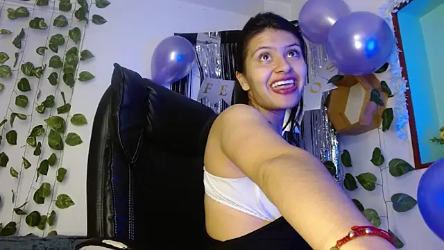 Snapshot of Jennal-Guerrero chatting on 06-04-26, 12:05 Jennal-Guerrero online show from 06-04-26, 12:05