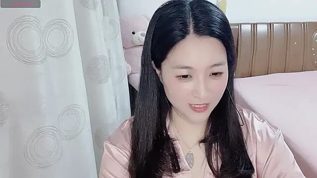 Snapshot of D-Misslu chatting on 06-10-26, 12:15 D-Misslu online show from 06-10-26, 12:15