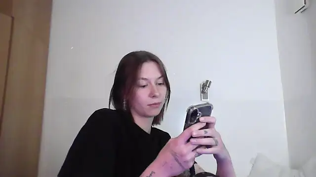 Snapshot of JuicyErika chatting on 05-01-26, 11:20 JuicyErika online show from 05-01-26, 11:20