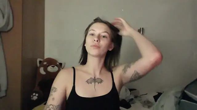 Snapshot of JuicyErika chatting on 05-27-26, 11:35 JuicyErika online show from 05-27-26, 11:35