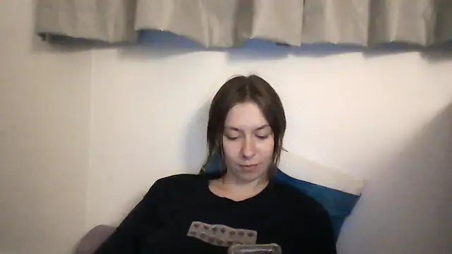 Snapshot of JuicyErika chatting on 06-16-26, 11:18 JuicyErika online show from 06-16-26, 11:18