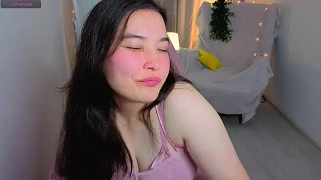 Snapshot of MomoRins chatting on 07-19-26, 10:02 MomoRins online show from 07-19-26, 10:02