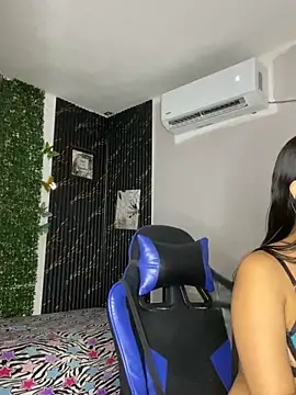 Snapshot of ValentinaLux_Oficiall chatting on 06-22-26, 06:27 ValentinaLux Oficiall online show from 06-22-26, 06:27