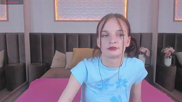 Snapshot of AliciaCore chatting on 06-12-26, 08:41 AliciaCore online show from 06-12-26, 08:41