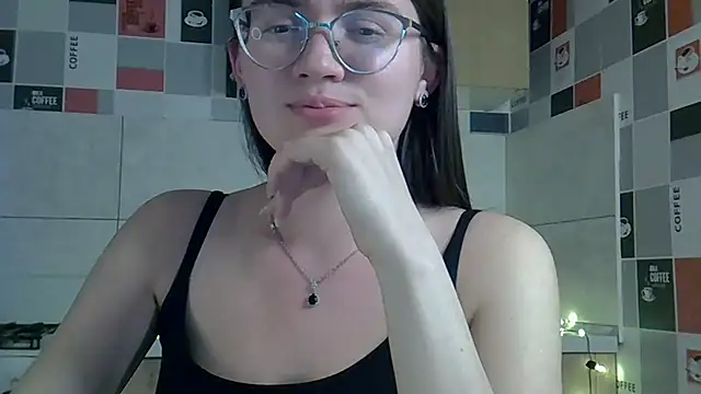 Miss Tinakiss online show from 04-22-26, 03:35