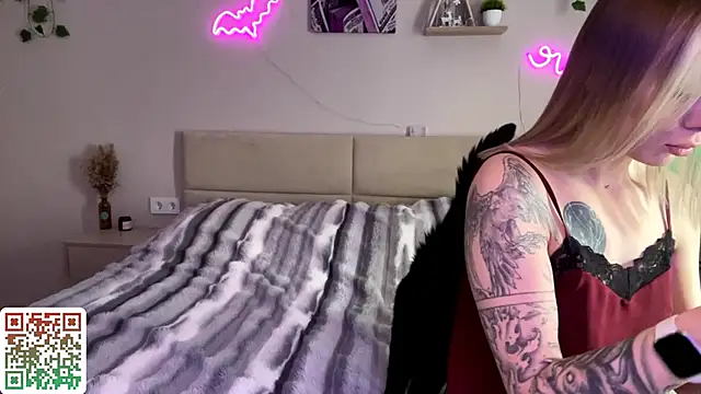 Snapshot of CandyRass chatting on 05-09-26, 01:27 CandyRass online show from 05-09-26, 01:27