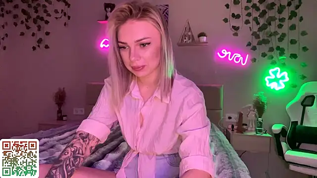 Snapshot of CandyRass chatting on 05-14-26, 08:10 CandyRass online show from 05-14-26, 08:10