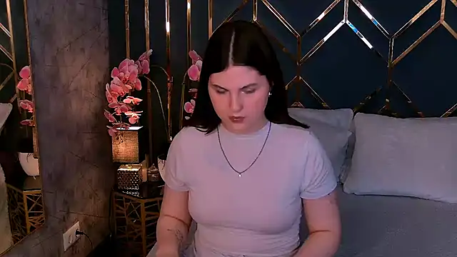Snapshot of IvySimmons chatting on 05-18-26, 04:07 IvySimmons online show from 05-18-26, 04:07